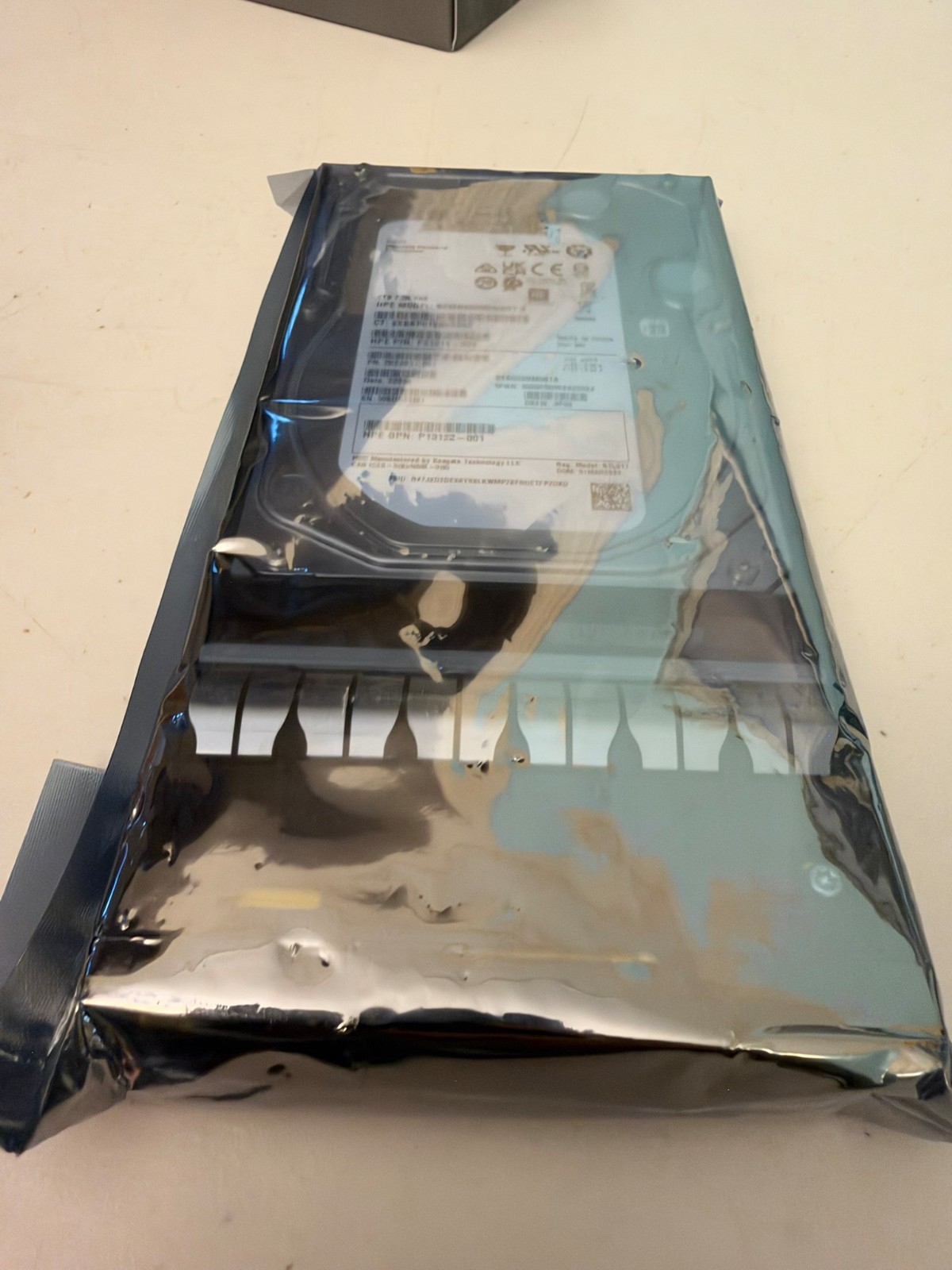 HPE 3PAR StorServ 8TB 7.2K SAS P21314-003 Enterprise Hard Drive SCMR8000S5xen7.2