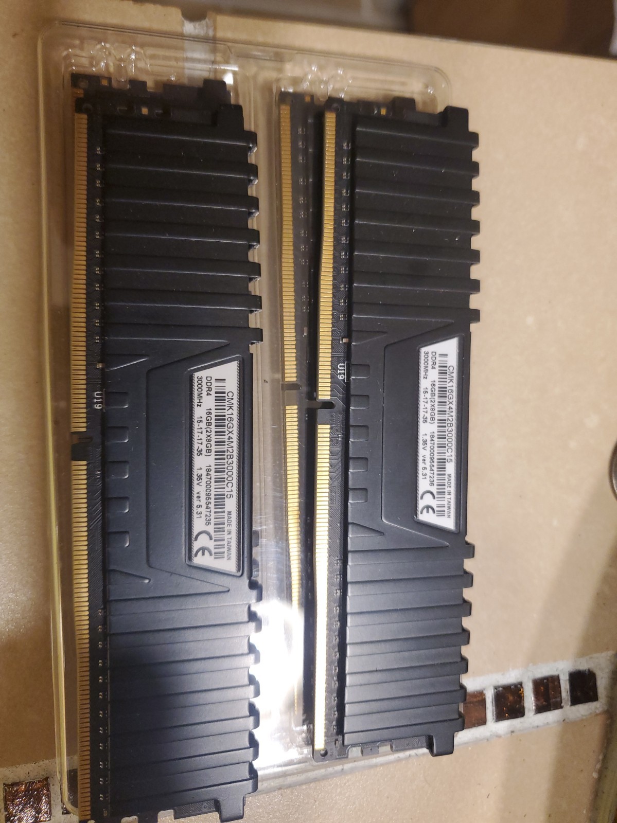 Corsair Vengeance LPX 16GB (2x8GB) DDR4-3000 CL15 RAM CMK16GX4M2B3000C15