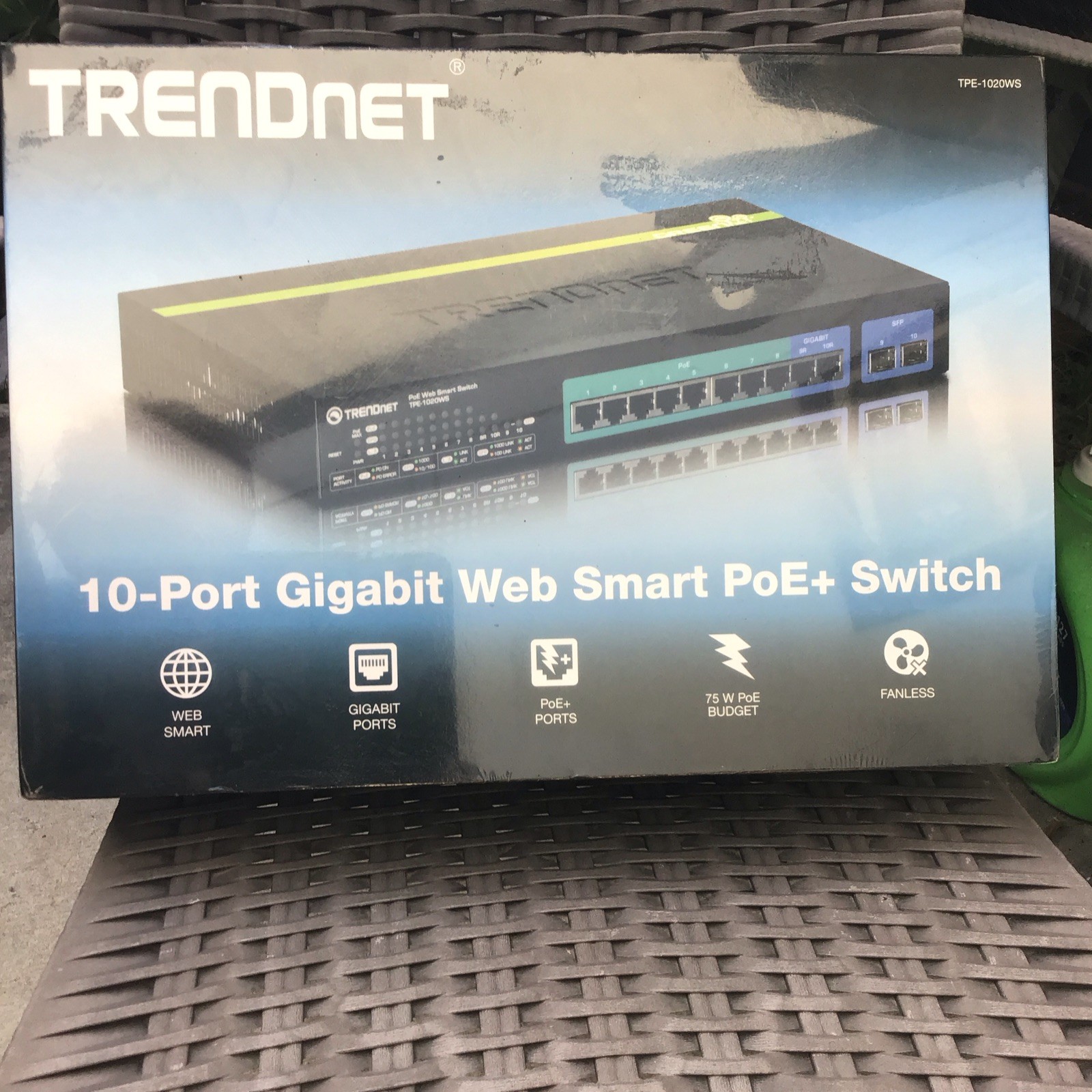 TRENDnet TPE-1020WS 10-Port Gigabit Web Smart PoE+ Rack Switch SFP