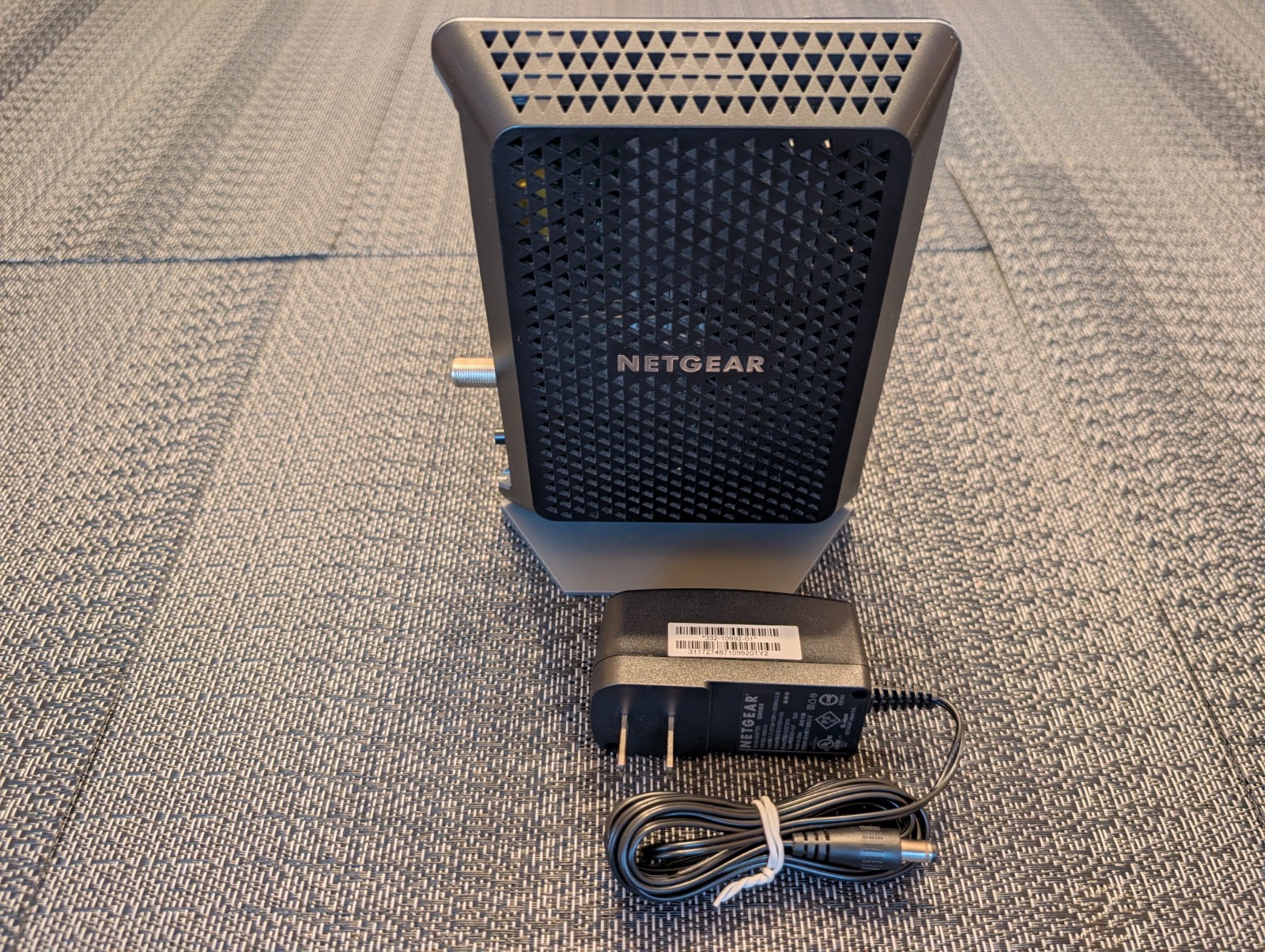 NETGEAR CM700 Cable Modem DOCSIS 3.0 High-Speed Internet Xfinity / Comcast