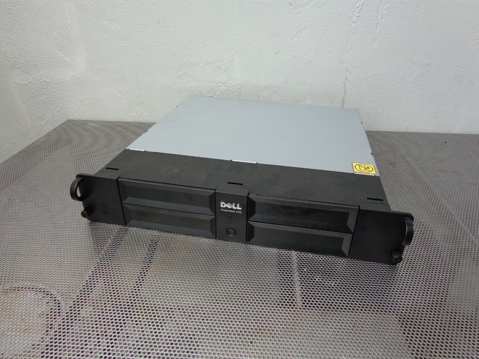 Dell Powervault 114X  SAS Rackmount 2u Enclosure Array 46C2742 010M37