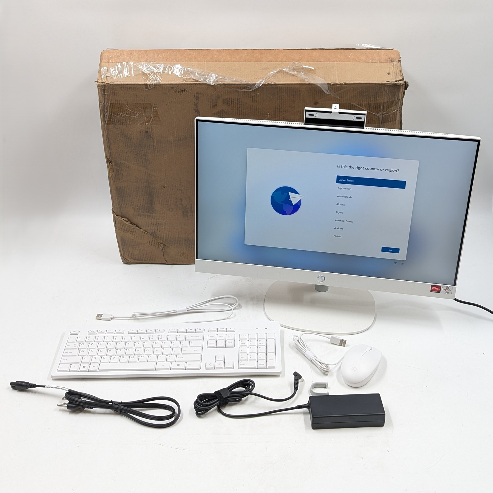 HP All-in-One 24-cr0010 AMD Athlon Silver 7120U 8GB DDR5 256GB SSD Windows 11