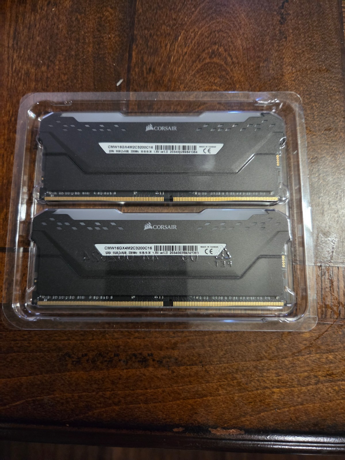 Corsair Vengence rgb 2 x 8 sticks 16 gbs, DDR 4 3200 mhz