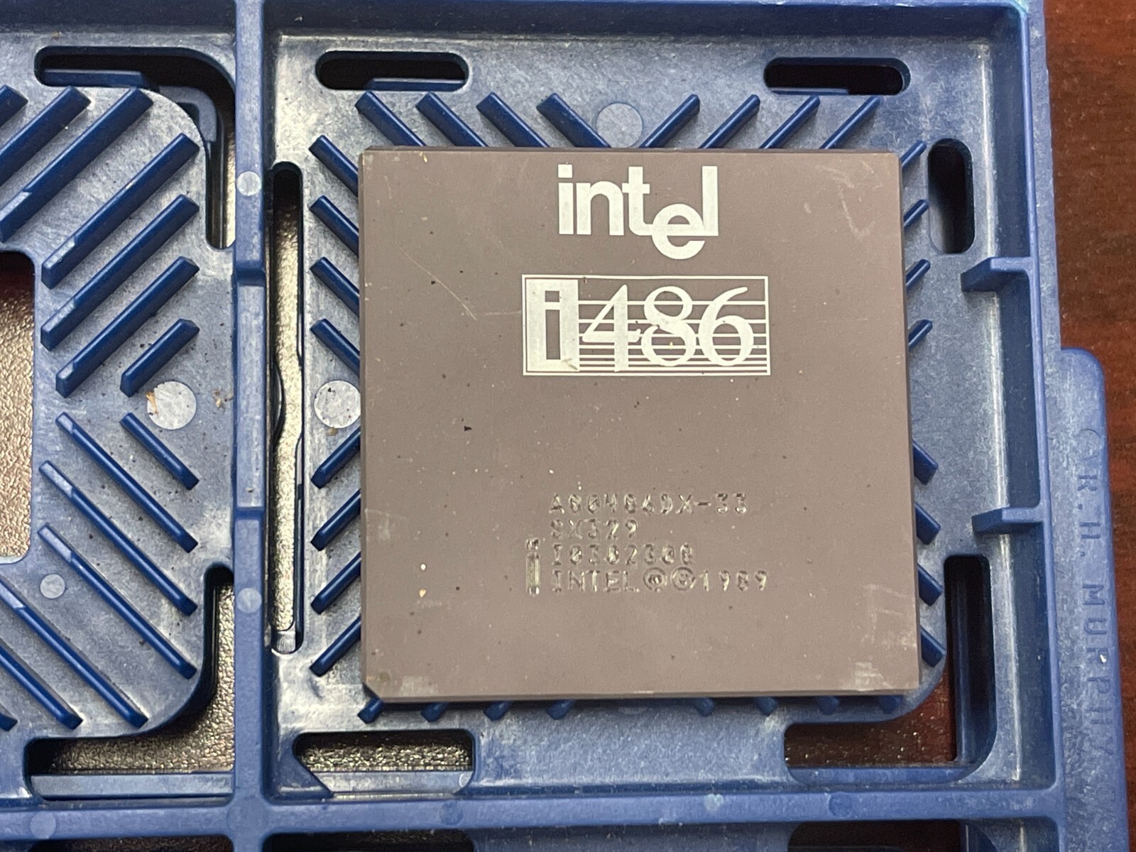 Vintage Intel i486DX/33 CPU A80486DX-33 SX902 SX680 SX797 Ceramic PGA Gold Pin