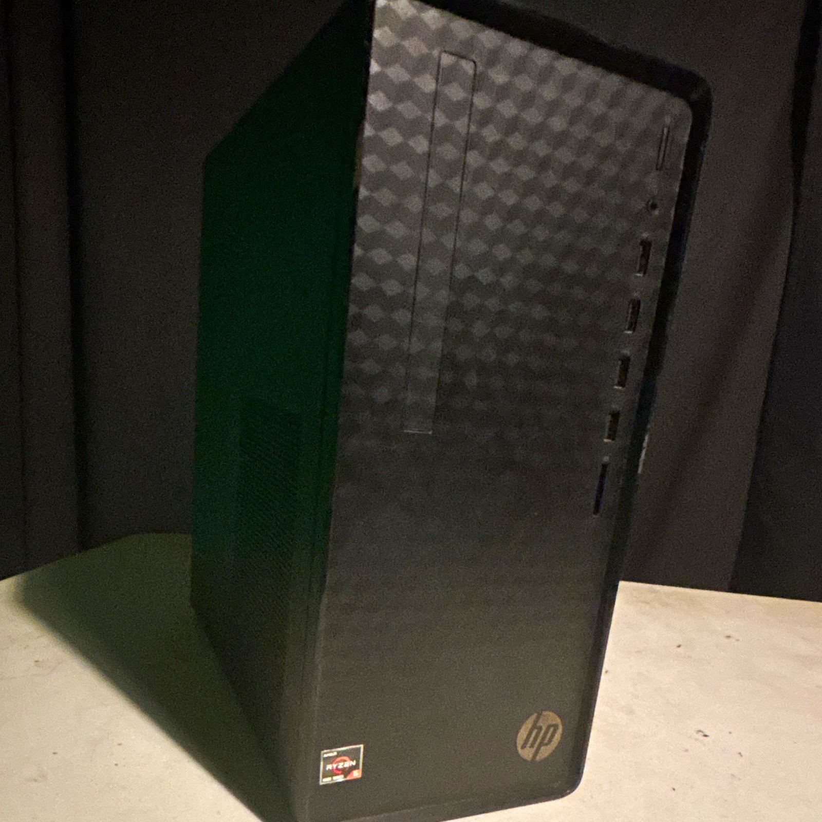 Desktop Gaming Tower Ryzen 5 4600G 16 GB DDR4 500GB HDD +160GB HDD RX6600xt