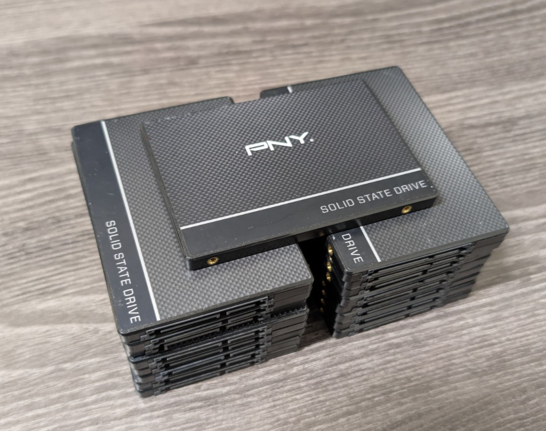 LOT of 17 PNY CS900 250GB 2.5" SATA III 6Gb/s Internal SSD SSD7CS900-250-RB