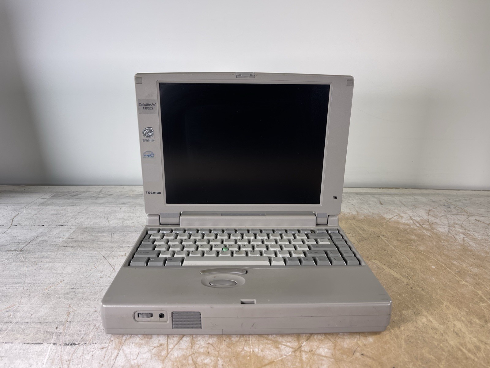 TOSHIBA SATELLITE PRO 430CDS INTEL PENTIUM @ 120MHZ, 16MB RAM, NO HDD/OS - PARTS