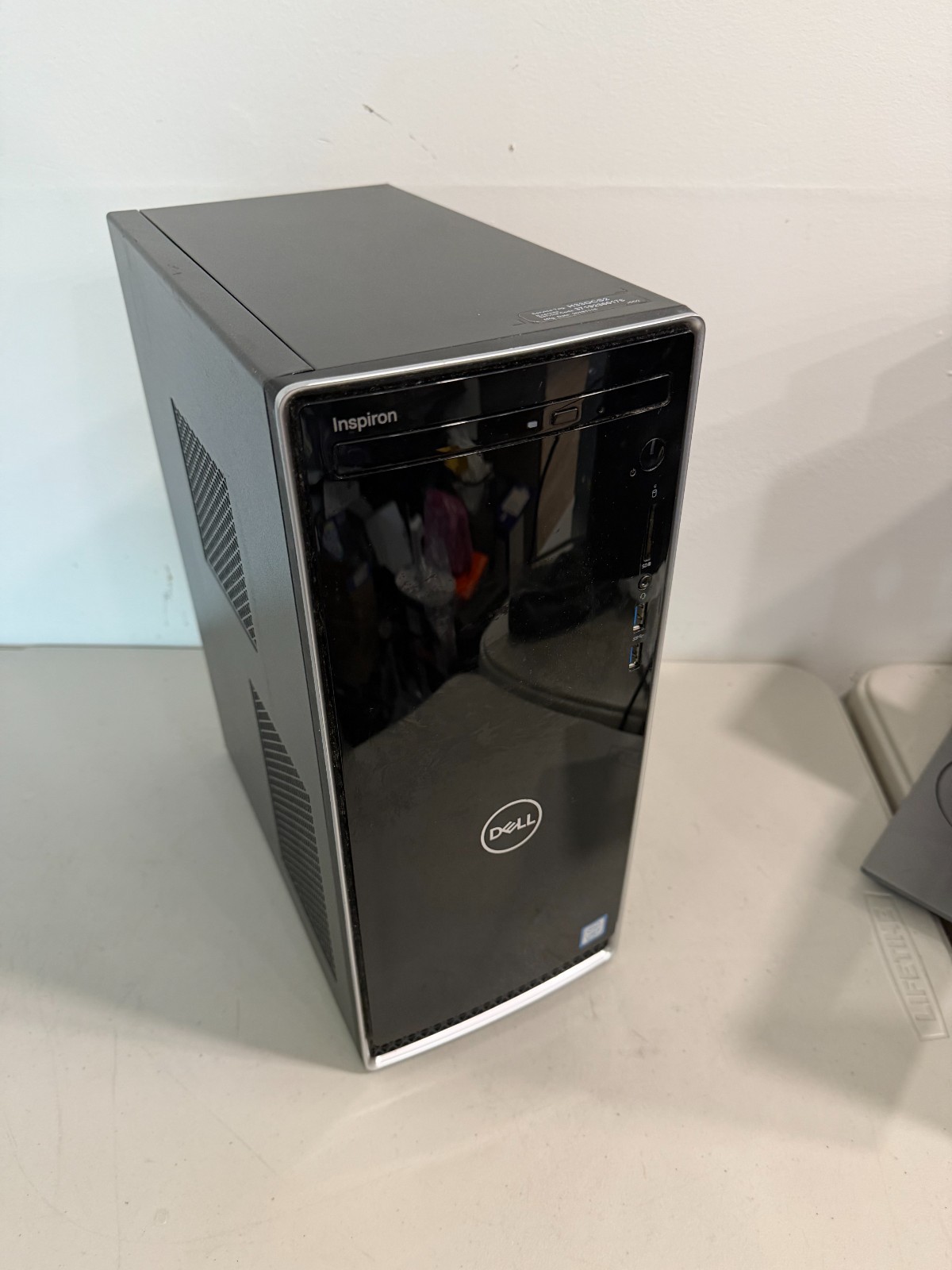 Dell Inspiron 3670 Desktop PC 1TB HDD 120GB SSD 8GB RAM i3-8100 Win 10
