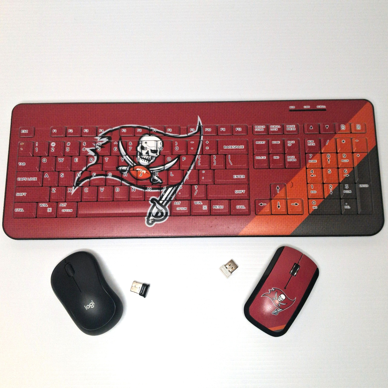 Keyscaper NFL Tampa Bay Buccaneers Wireless USB Keyboard Model TK5216 w/2 Mouses