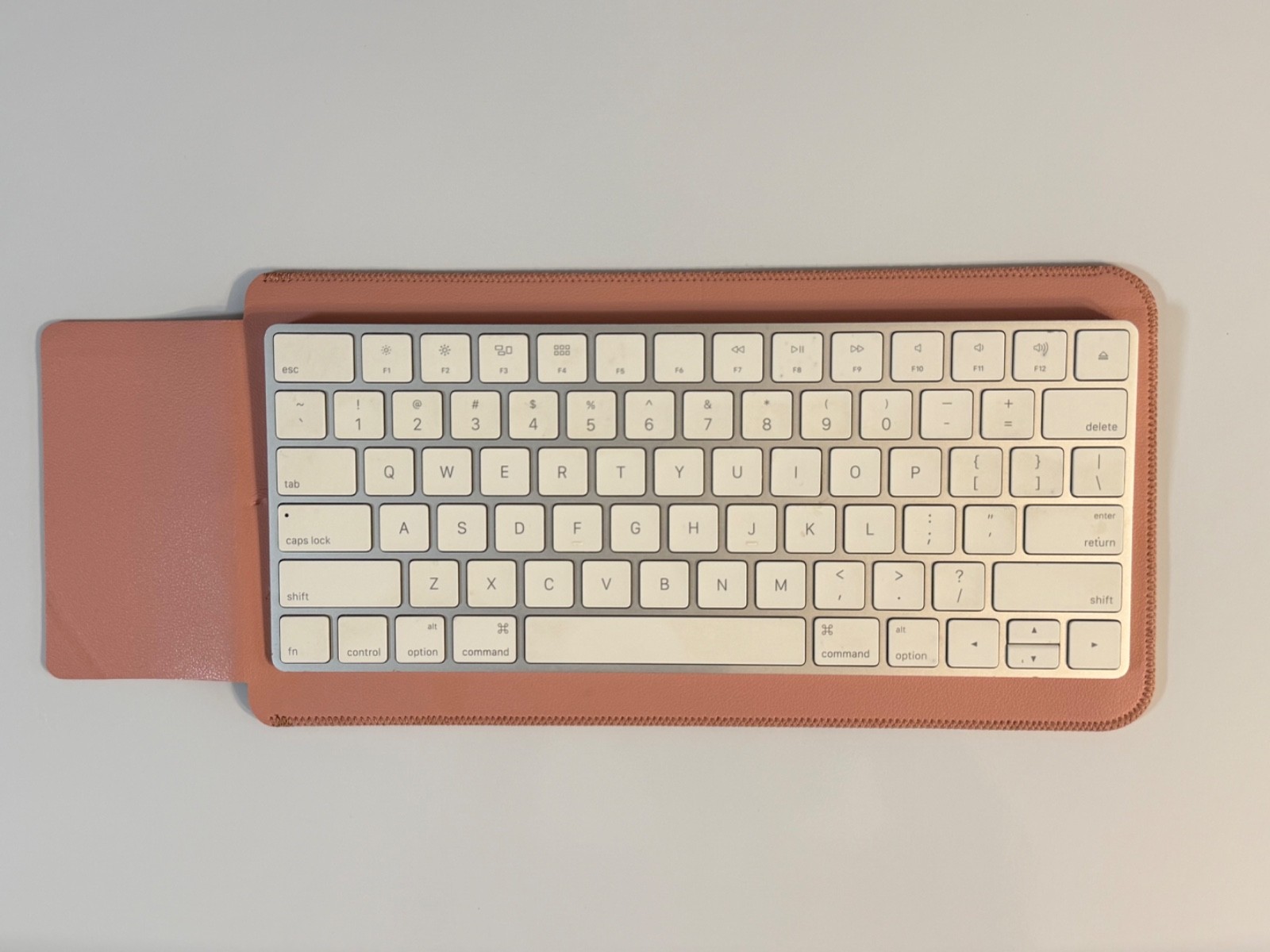 Apple Magic Keyboard White A1644 EMC 2815 Wireless Bluetooth Pink Case FAST SHIP