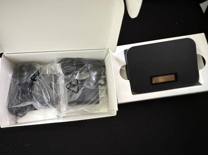T-mobile T10 Franklin Mobile Hotspot original box & AC Adapter no sim card