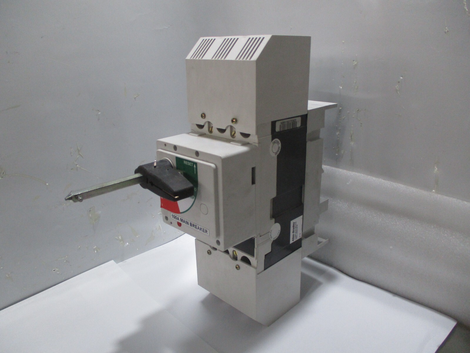 ALLEN BRADLEY 140U-J2D3-D10 SERIES A 3POLE 100A 600V CIRCUIT BREAKER