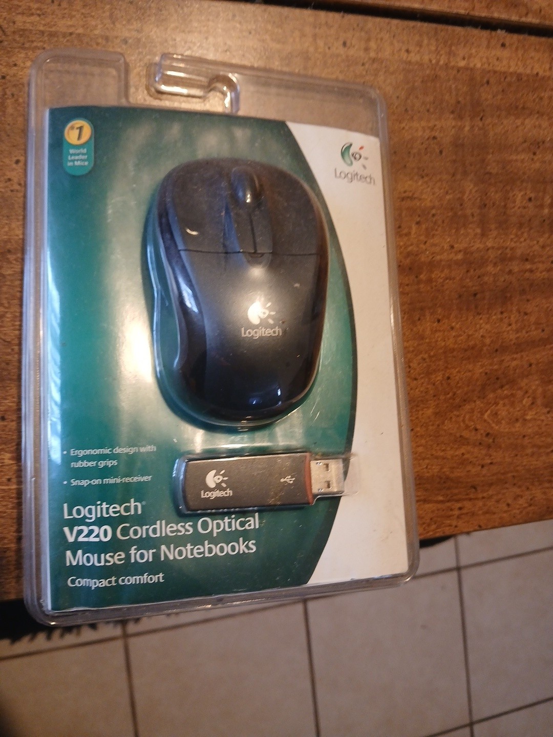 Logitech Cordless Optical Mouse V220 for Notebooks Black PC Mac New Sealed