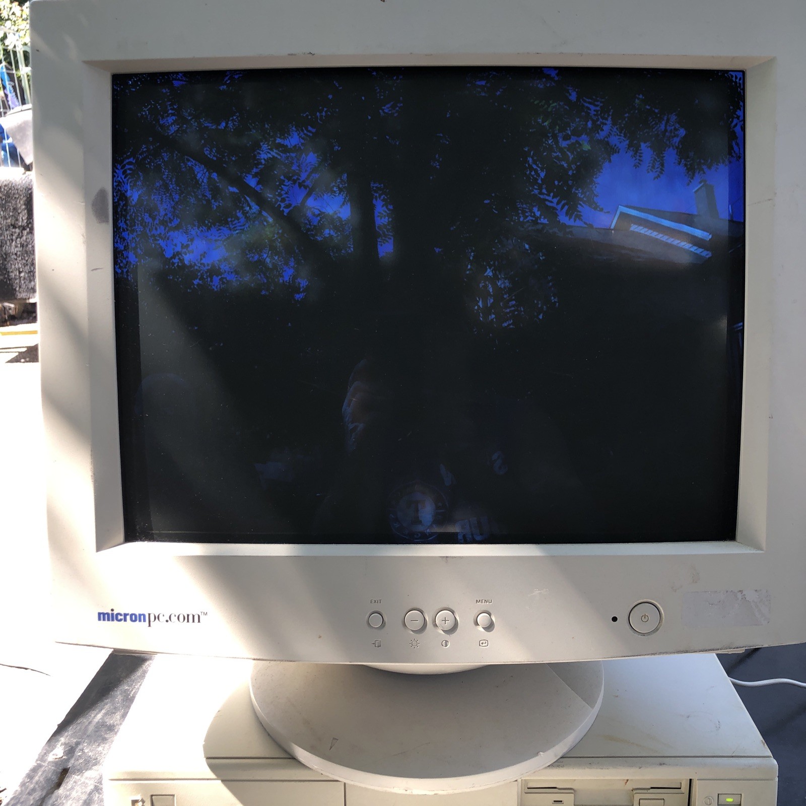 Vintage -  MICRON 700ex MONITOR - retro gaming PC - WORKS W/ DECpc 316sx Drive.