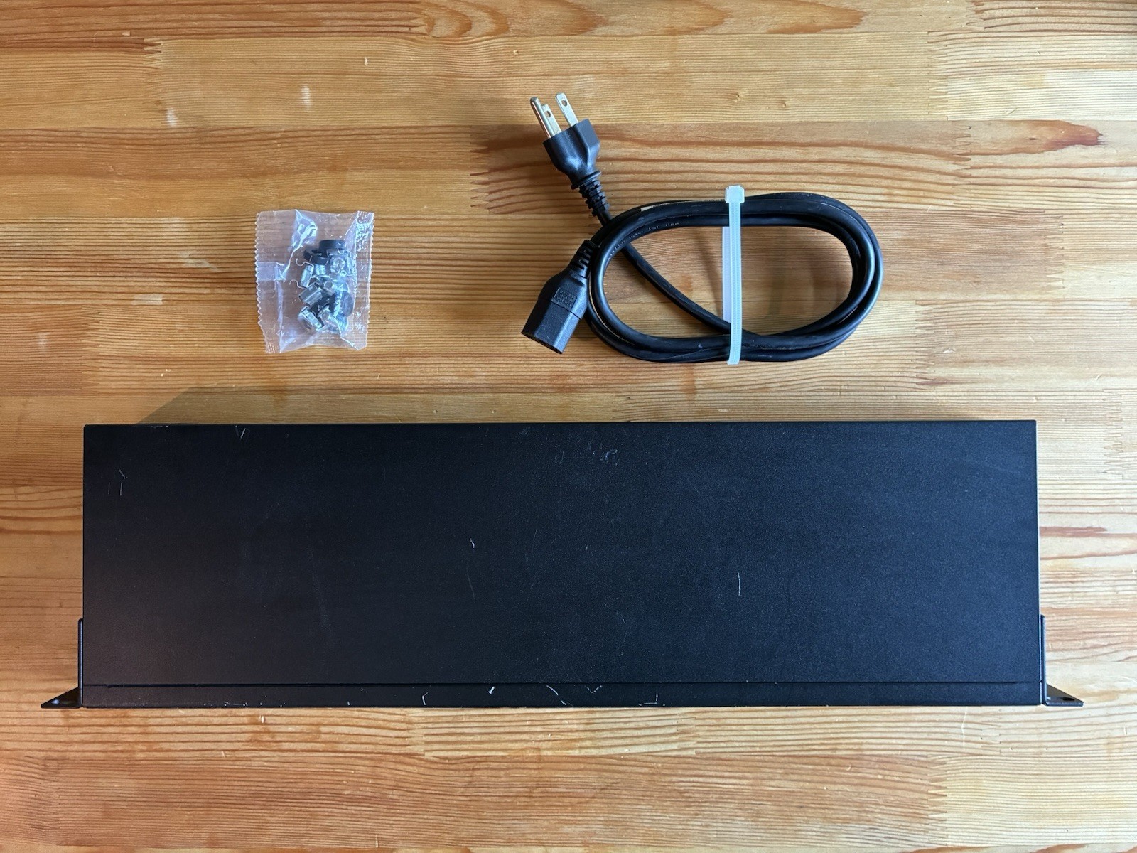 Intellinet Gigabit 24 port w/2 SFP 52 Gbps *Tested*