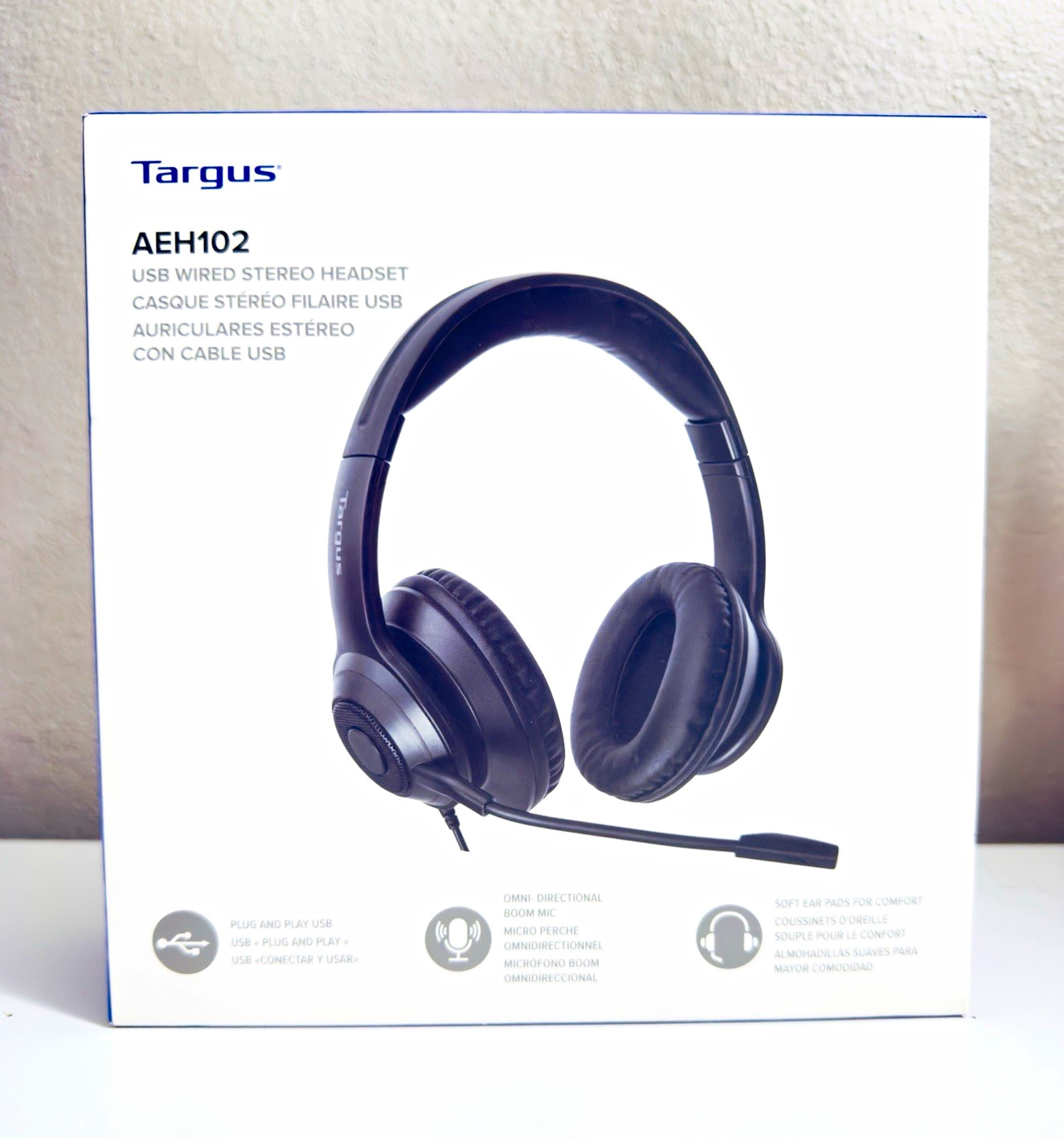 Targus AEH102 USB Wired Stereo Headset Boom Mic In-Line Control Black 6ft