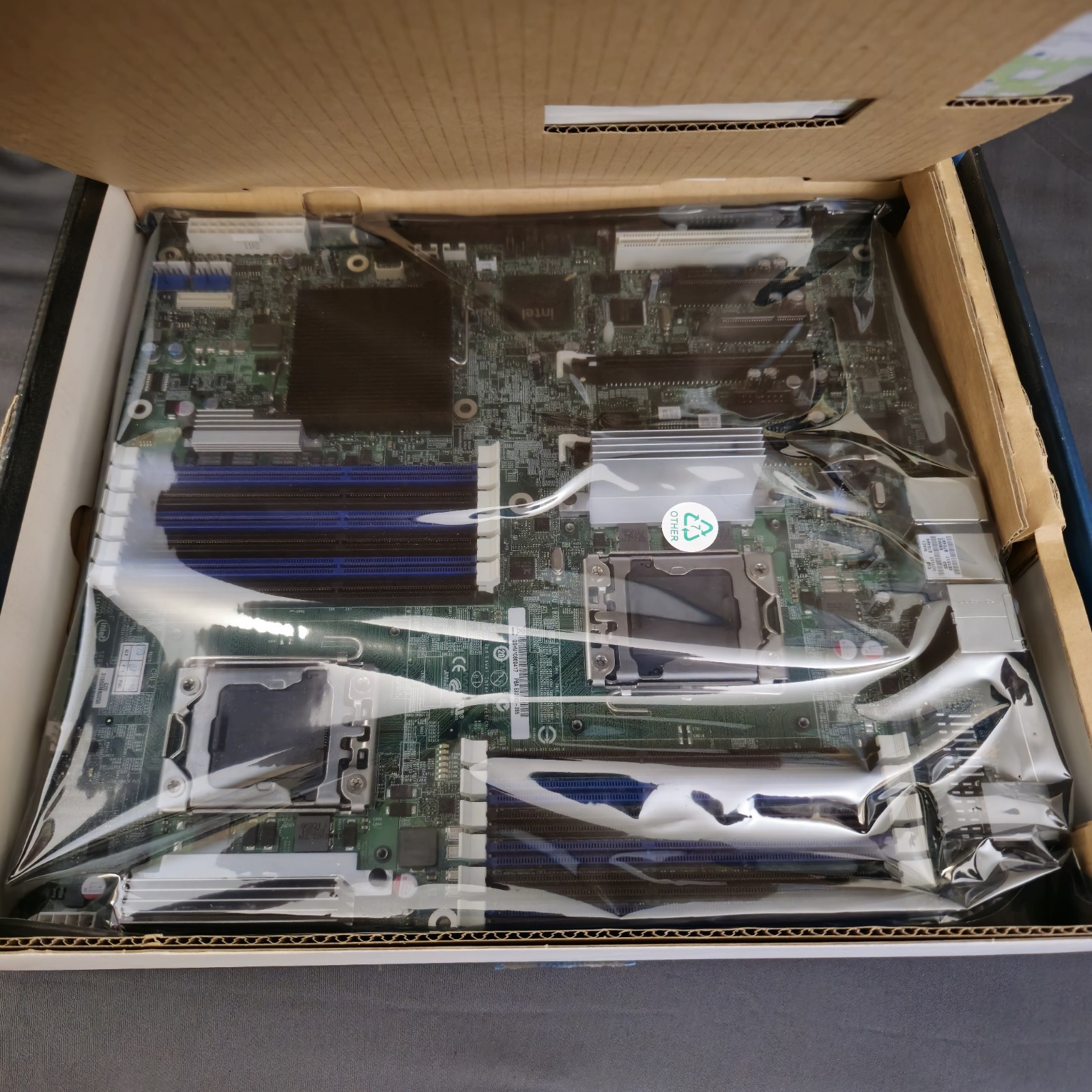 *New* Intel Server board S5520SC Motherboard Dual Socket LGA1366 PC3