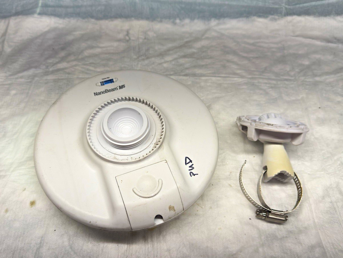 Ubiquiti NanoBeam M5 NBE-M5-19 5GHz 19dBi airMAX Wireless Bridge w/ Mount