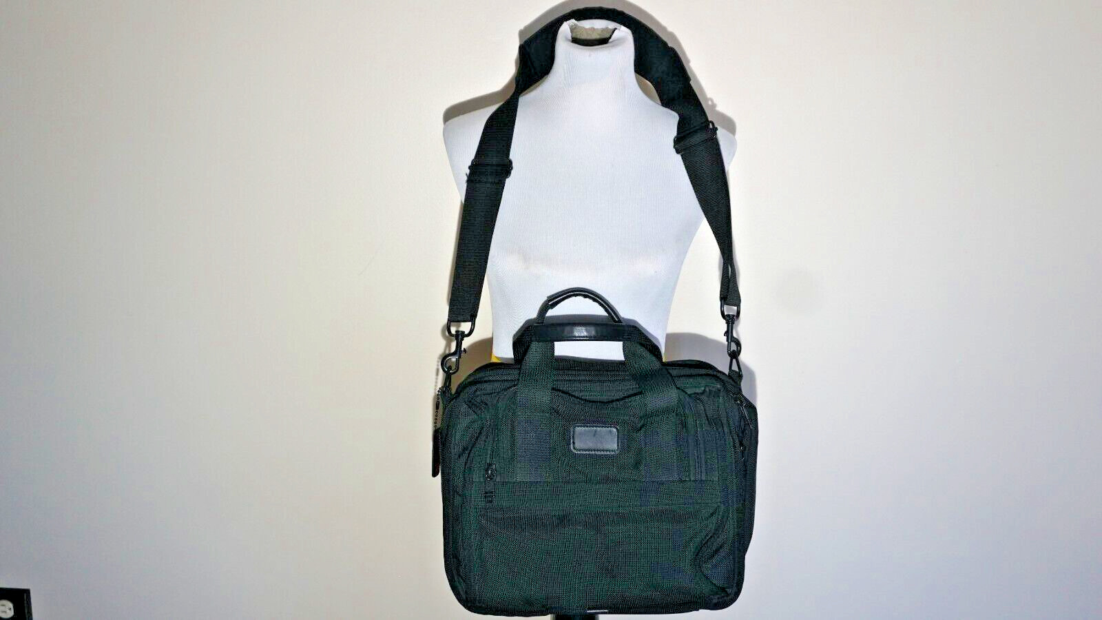 TUMI MASSENGER 14" BUISNESS BAG
