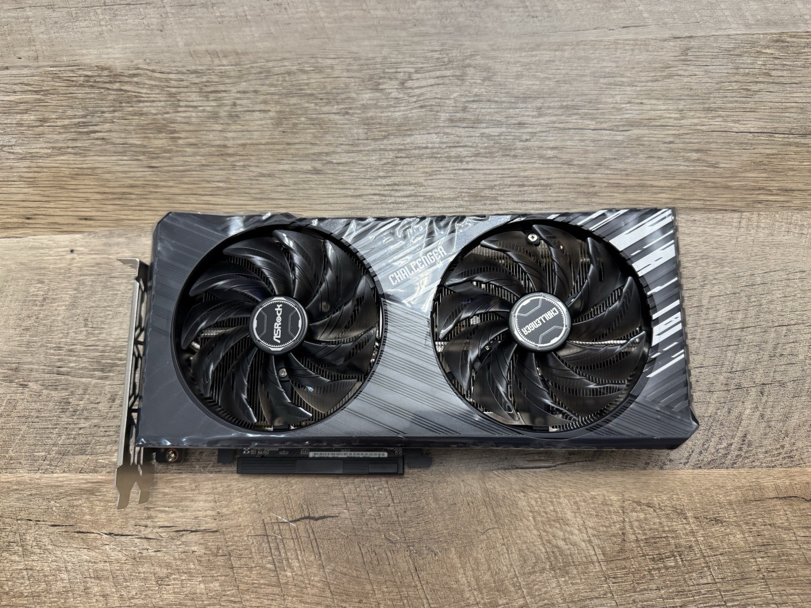 ASRock AMD Radeon RX 7600 XT Challenger OC 16 GB GDDR6 PCI Express 4.0 x16 Video