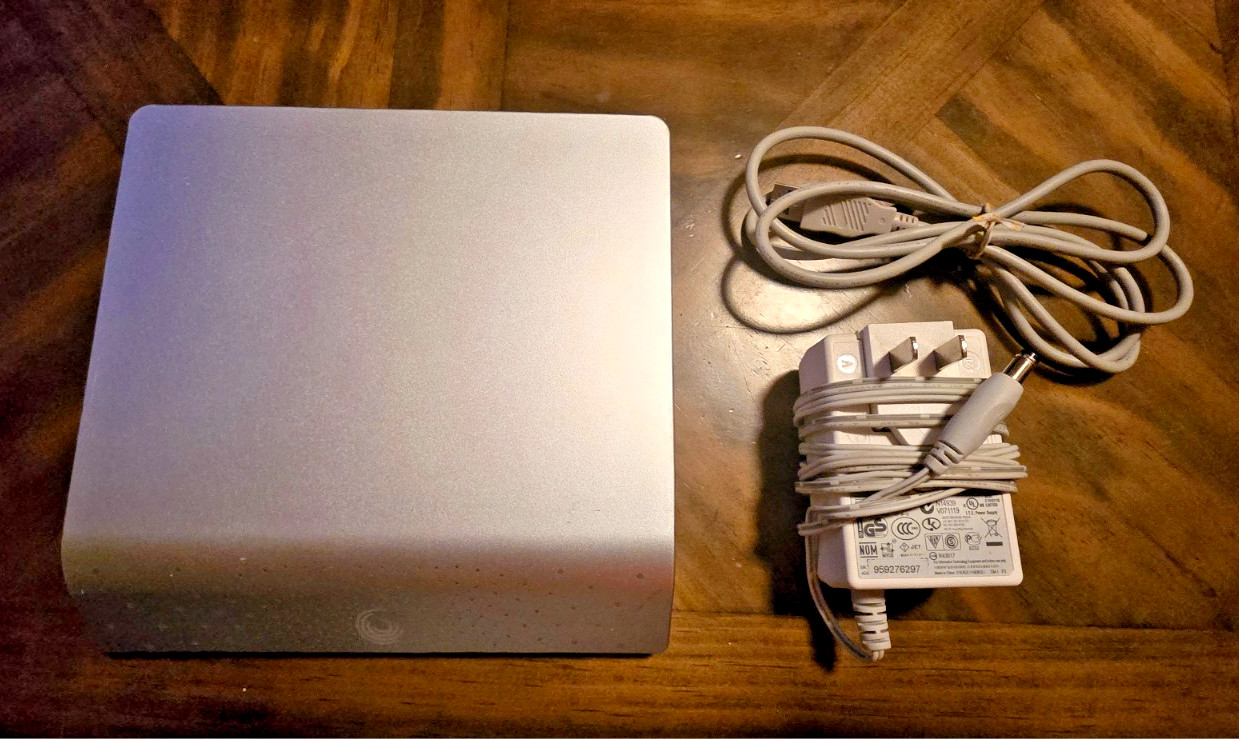 SEAGATE FreeAgent Desk 500GB External Hard Drive 9ZC2A3-501 w/ OEM Charger/Cable