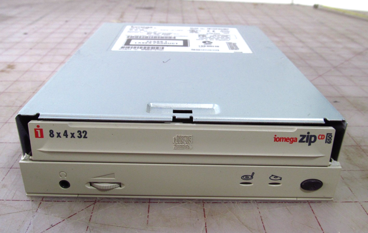 Iomega ZipCD 650 5.25" CD-ROM Drive IDE (broken front flap) ZIPCDP1024NT