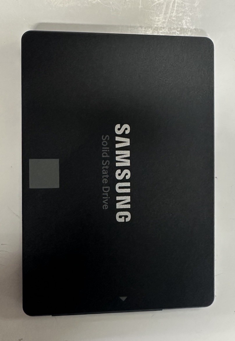 Samsung 1TB 870 EVO V-NAND SSD MZ-7l31T0HBLB 99%