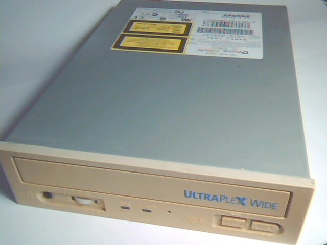 SCSI CDROM Plextor UltraPlex Wide PX-40TSUWi   68-pin READER