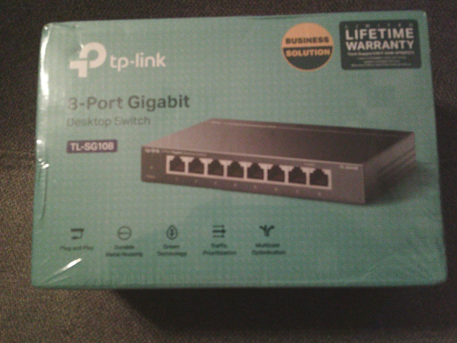 TP-LINK TL-SG108 8-Port Gigabit Unmanaged Desktop Switch RJ-45 New in Box