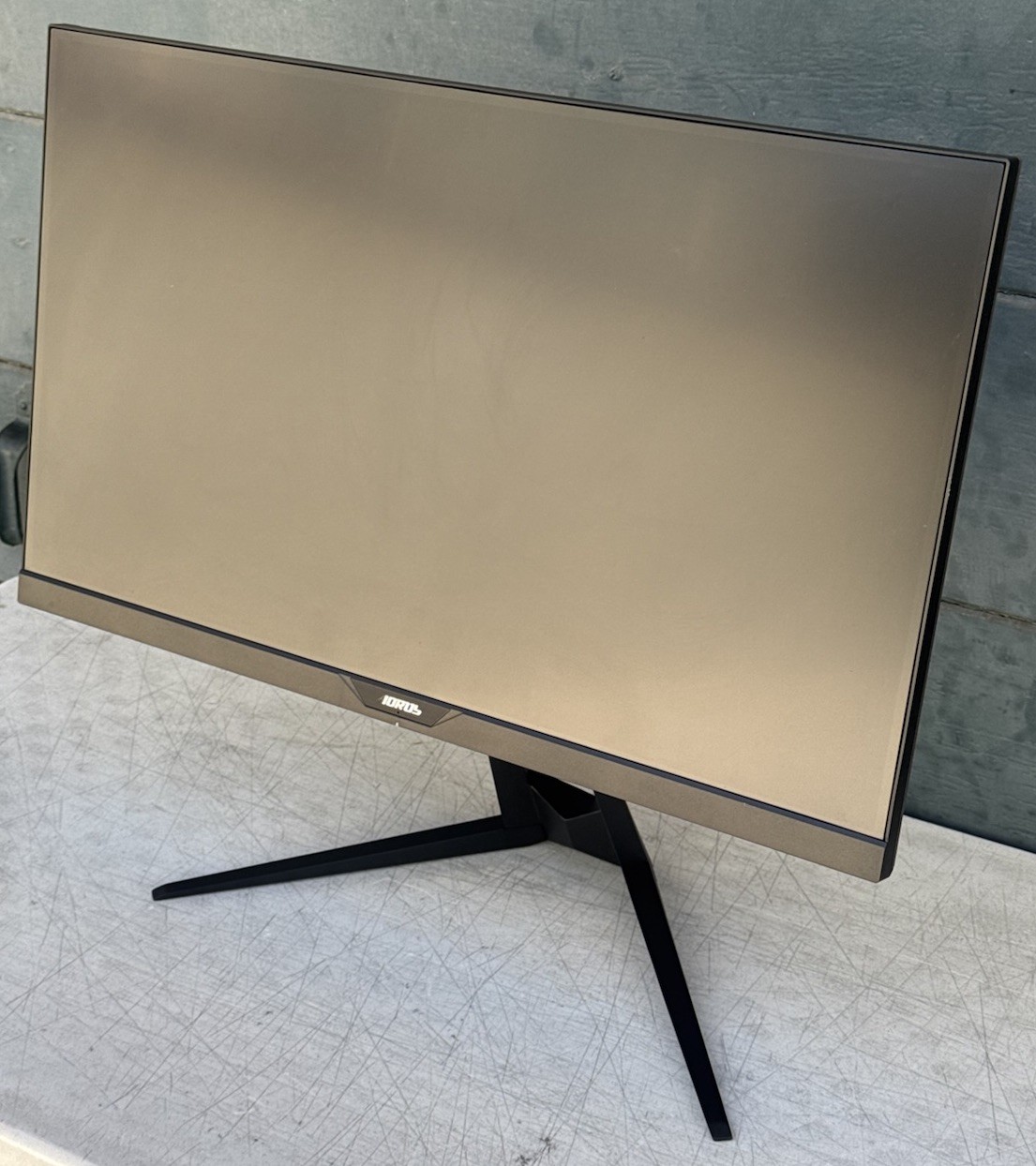 GIGABYTE AORUS AD27QD 27 inch IPS LCD Gaming Monitor With Cords USED