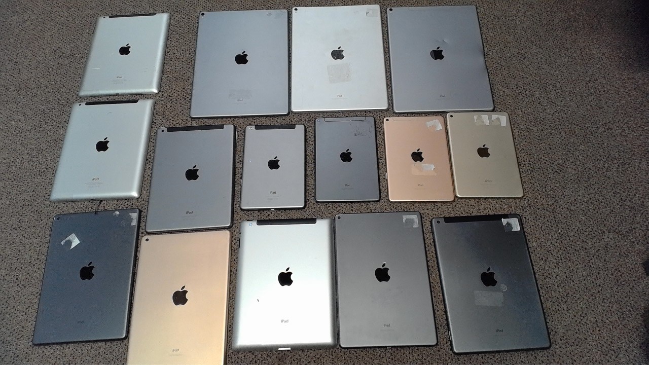Lot of 15 Apple iPad / iPad Pro / iPad Mini for Parts or Repair