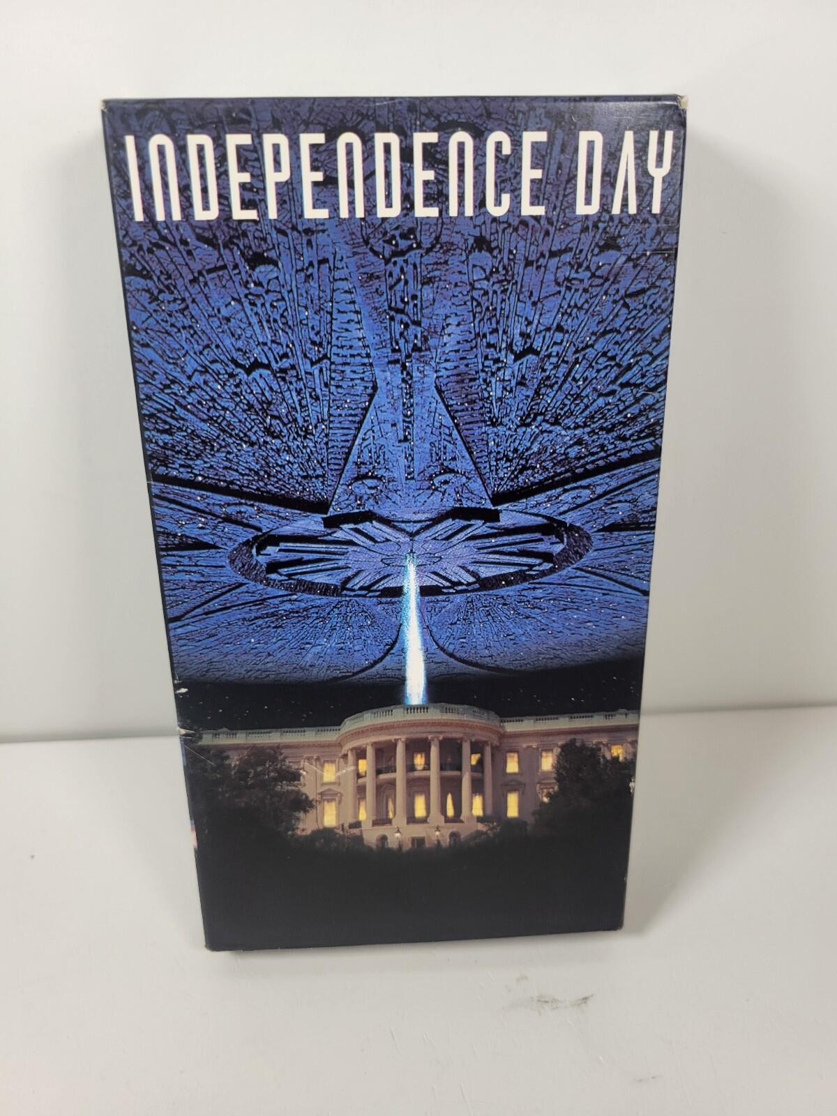 Vintage 1996 VHS release of the sci-fi movie Independence Day,