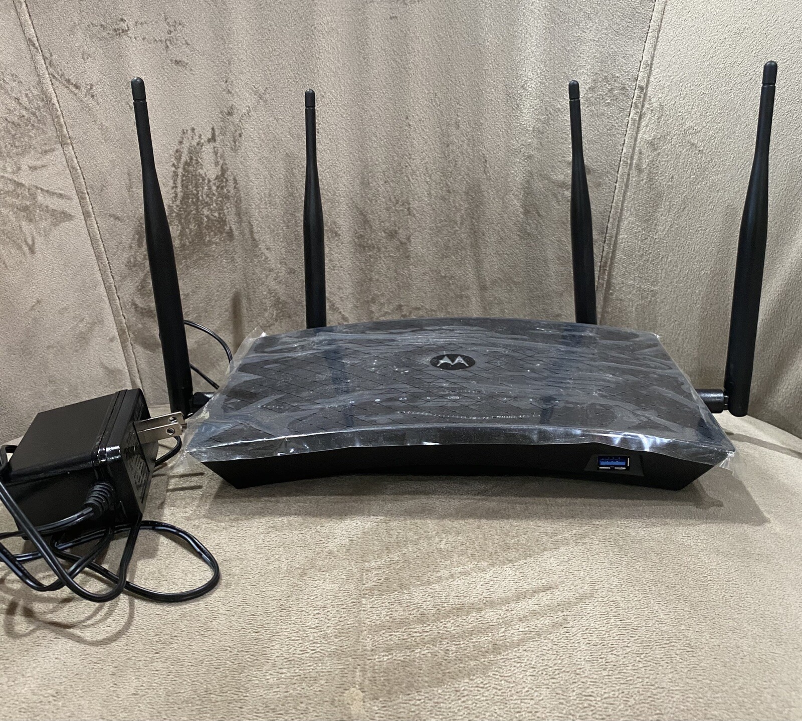 MOTOROLA AC2600 4x4 WiFi Smart Gigabit Router, Model MR2600