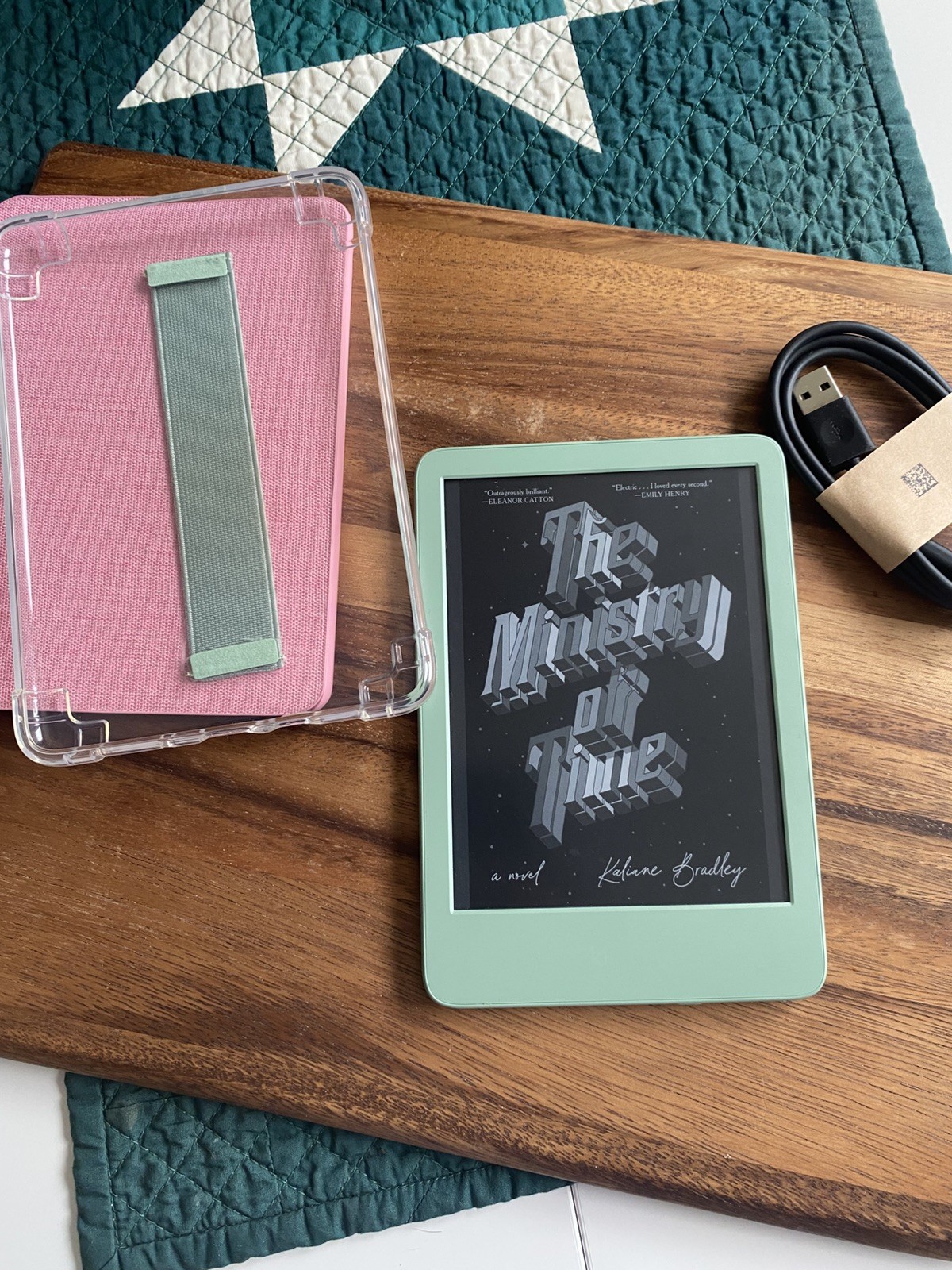 Amazon Kindle Basic (11th Generation, 2024 Release) in Matcha | Bundle | Used