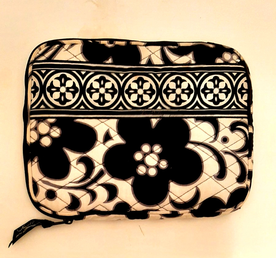 Vera Bradley Tablet/Mini IPad/Kindle Case Black/White Floral 8'X 10" Zip Around 