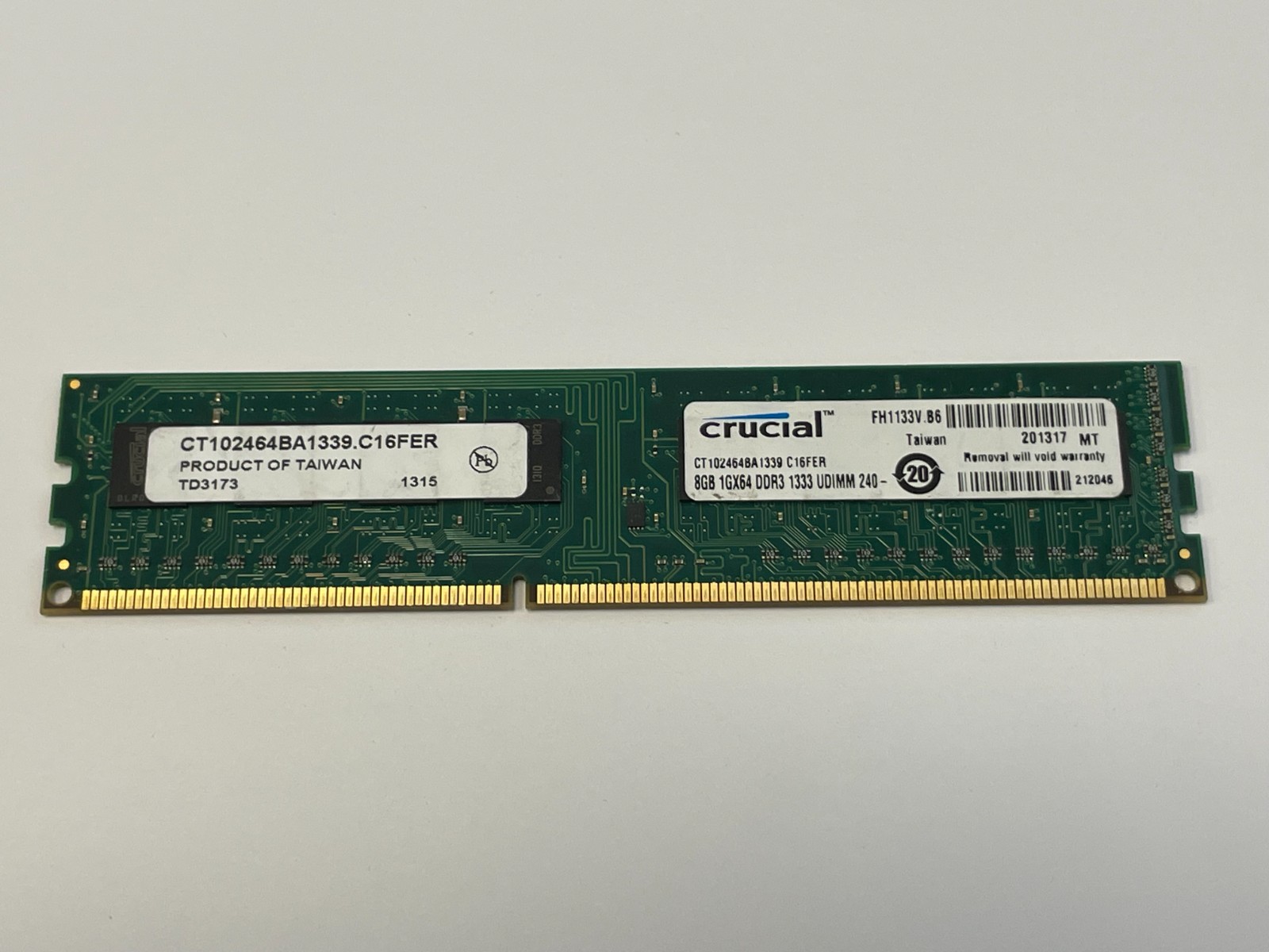 Crucial 8GB (1-Sitck) PC3-10600 DDR3 1333 Desktop Memory CT102464BA1339.C16FER