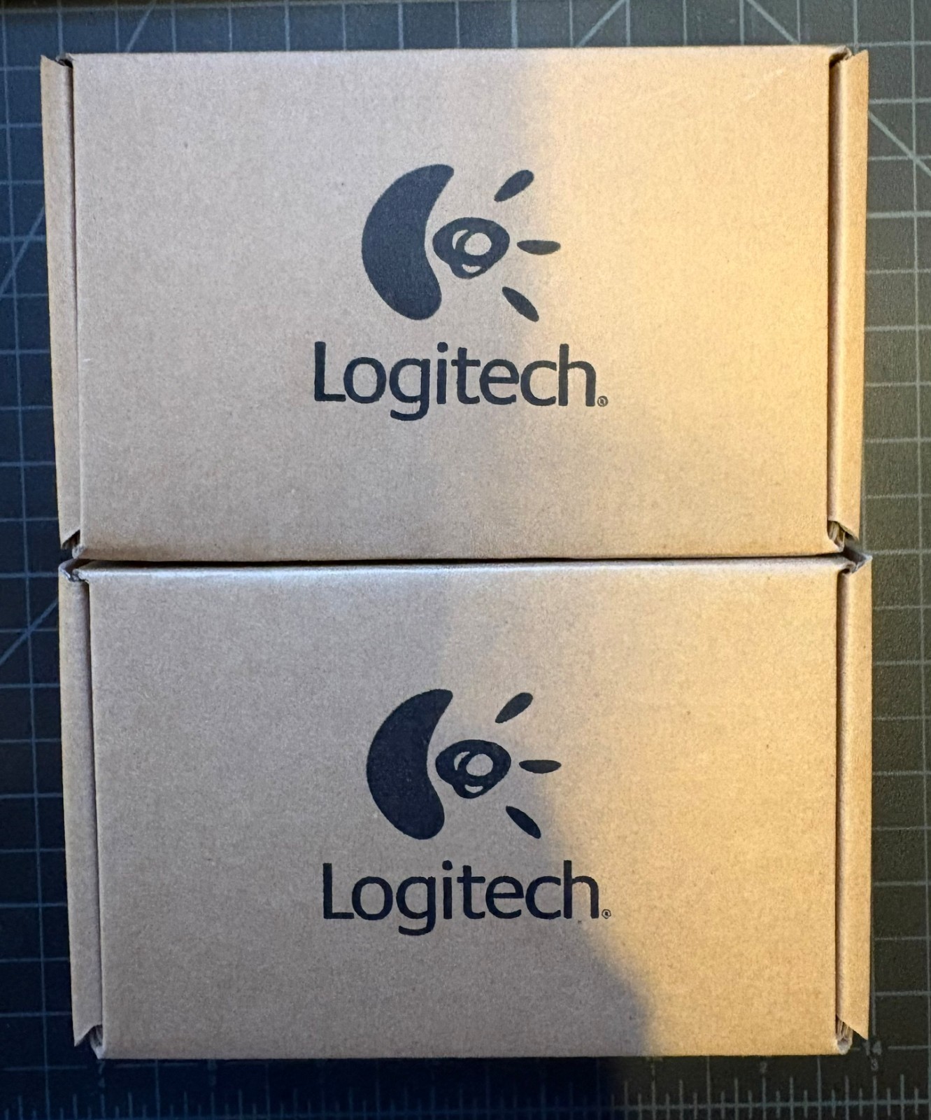LOT of 2 - FLAMINGO PINK Logitech V220 Cordless Optical Mouse for Notebooks NEW