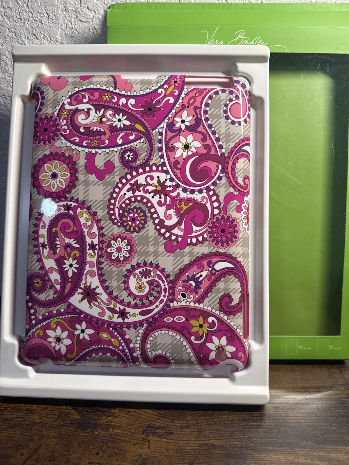Vera Bradley Paisley Meets Plaid Snap On Case New Open box