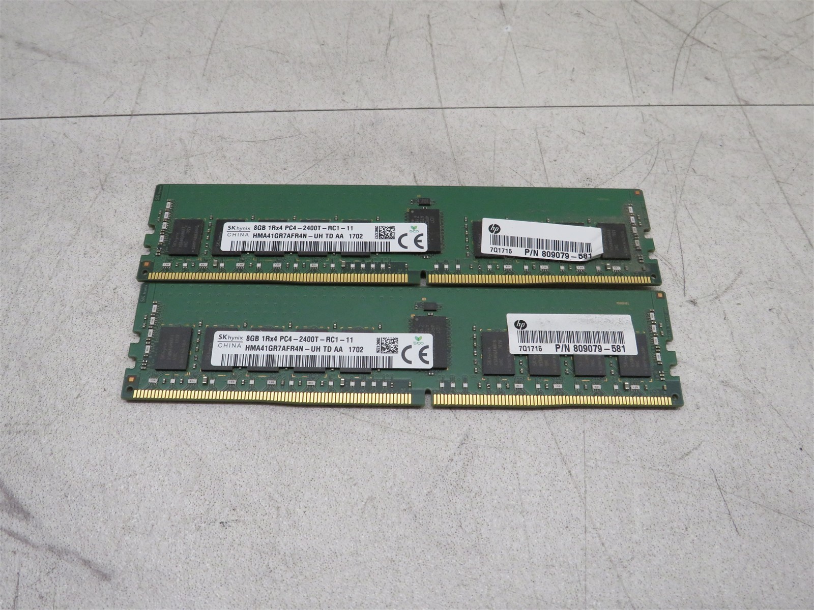 Lot of 2 SK hynix 8GB DDR4-2400 ECC RDIMM 16GB HMA41GR7AFR4N-UH