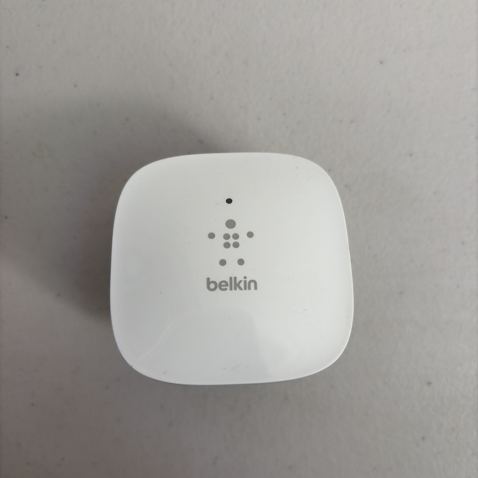 Belkin N300 Wall-Mount Wi-Fi Range Extender with Simple Start (F9K1015)