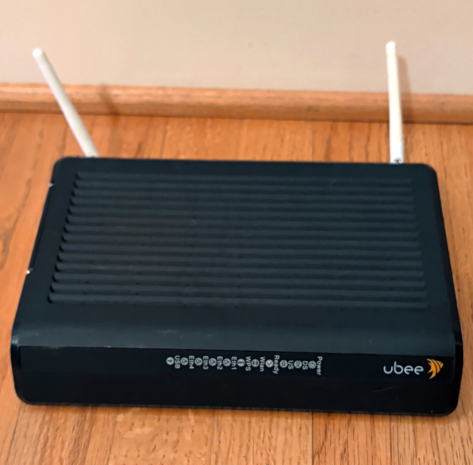 Ubee DDW3611 DOCSIS 3.0 Cable Modem WiFi Router Combo 4-Port LAN