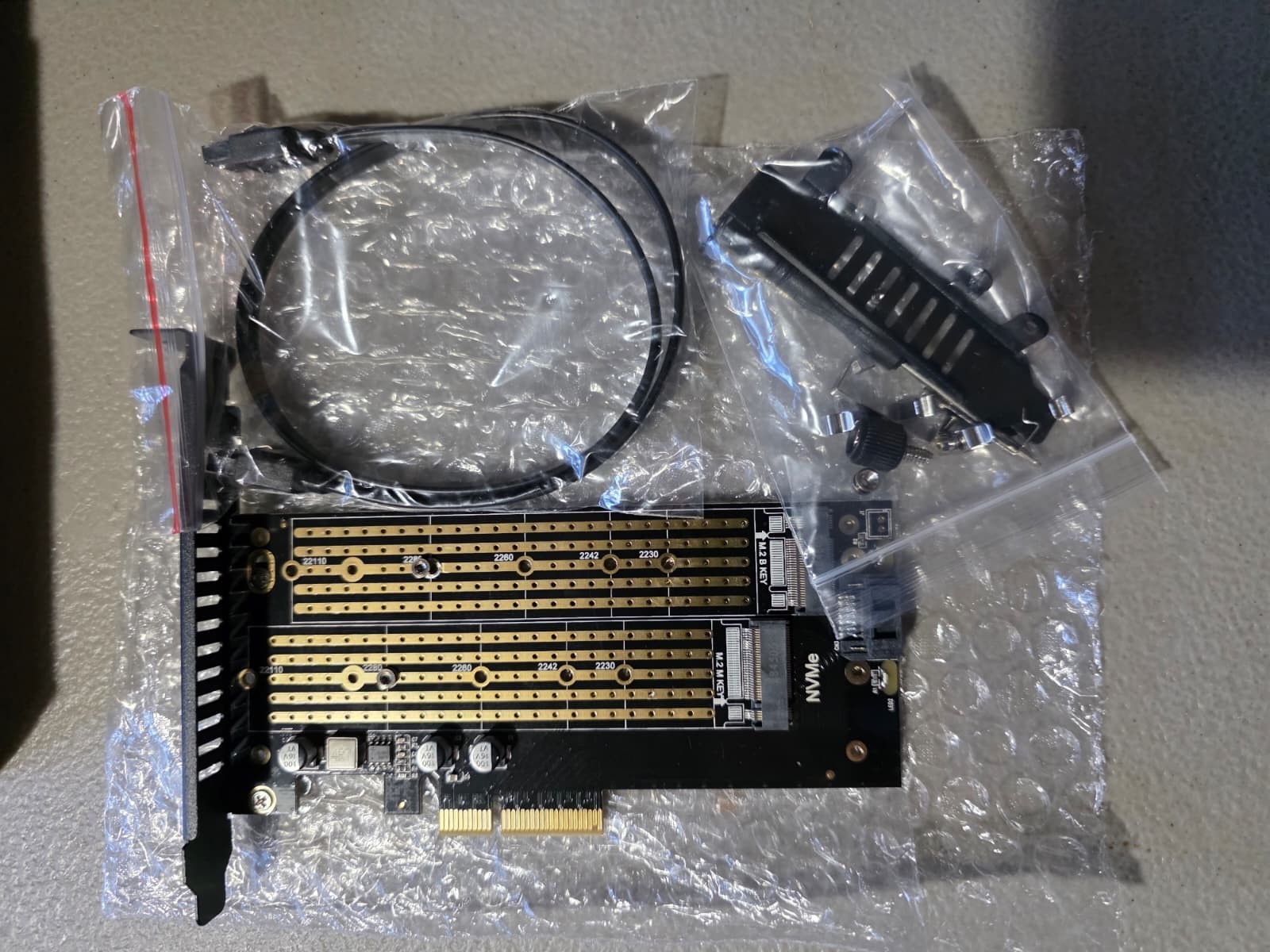 GLOTRENDS NEW OPEN BOX Pcie Adapter for M.2 Nvme SSD and M.2 SATA SSD READ