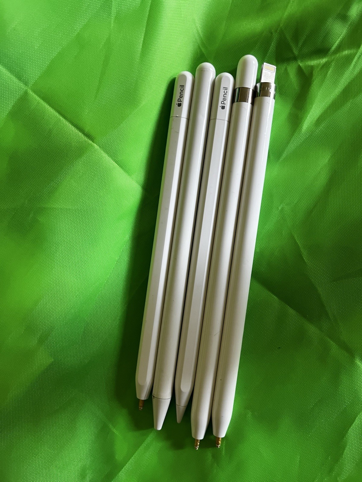 Used Apple Pen Lot. 2 New Style And 2 Old 1 Knockoff.