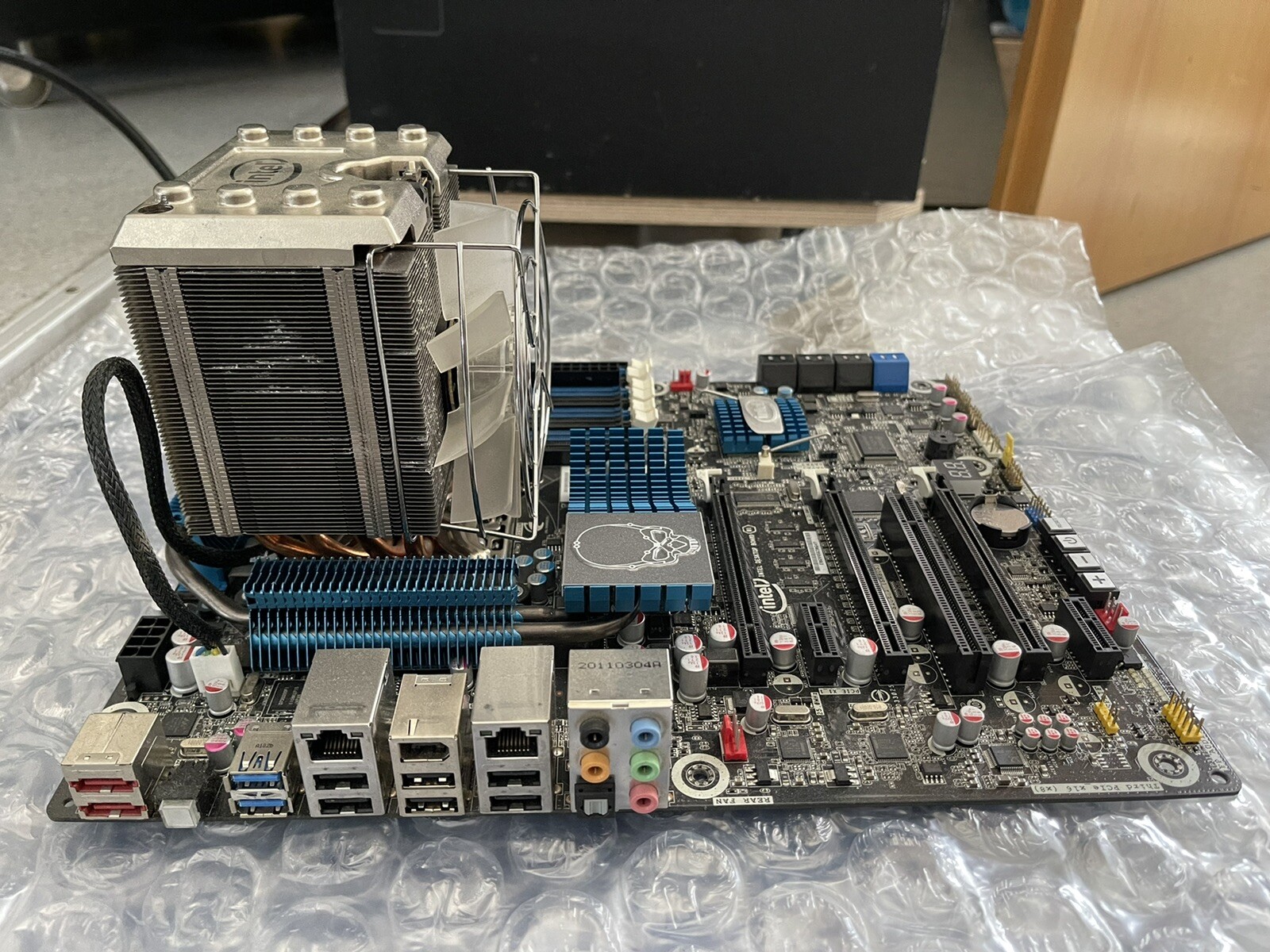 INTEL DX58 SO2 + INTEL I7 980 + INTEL COOLER + 12GB DDR3 Corsair Vengeance