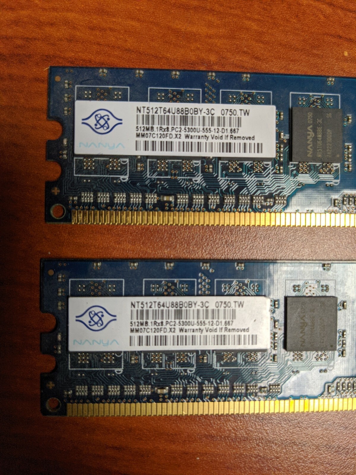 2 Nanya 512MB x 2 NT512T64U88BOBY-3C  1GB DDR2
