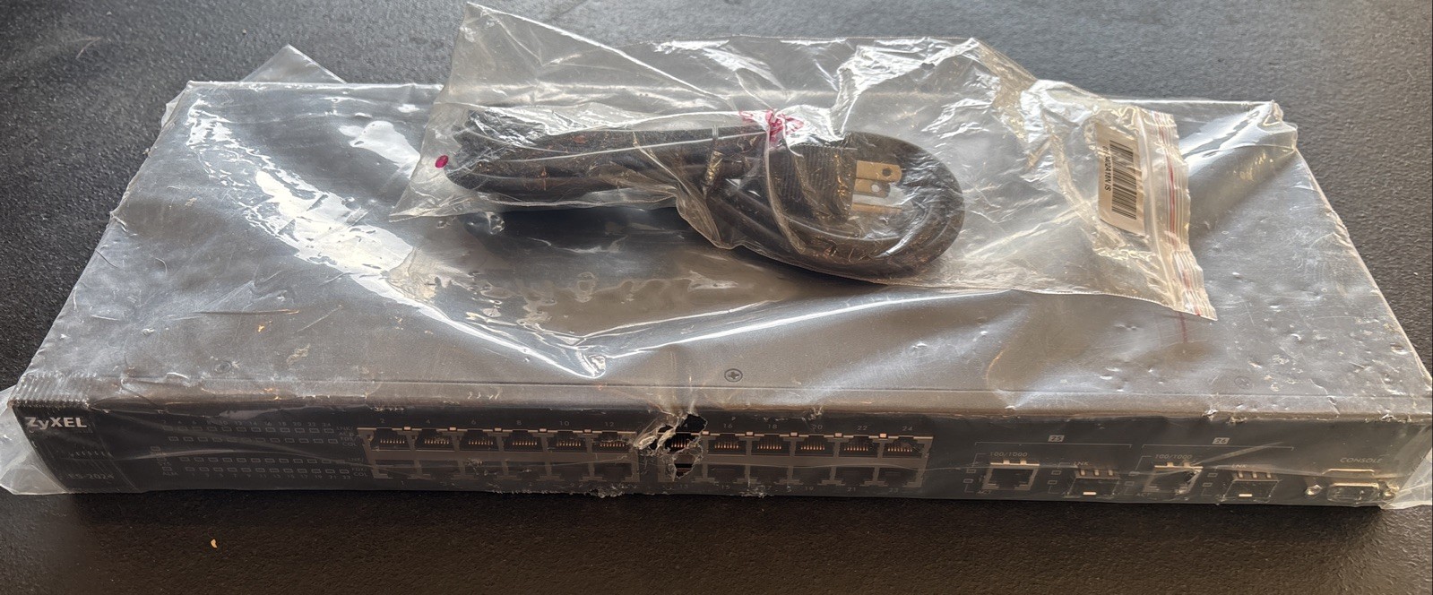 ZyXEL Dimension ES-2024 24-Ports External Switch Comes W/Power Cord