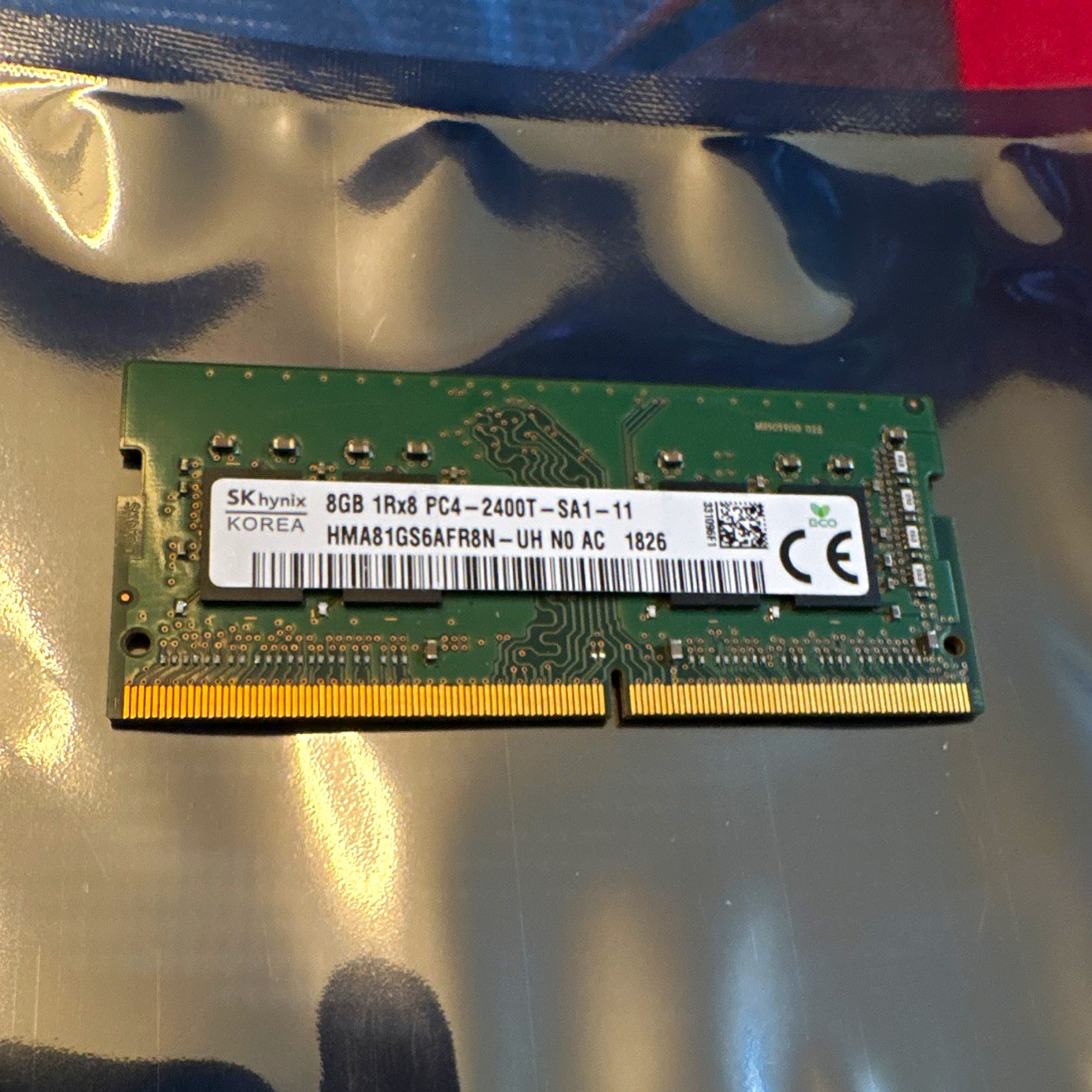 SK hynix 8GB DDR4-2400 PC4-2400T 260-Pin SO-DIMM Non-ECC RAM HMA81GS6AFR8N-UH
