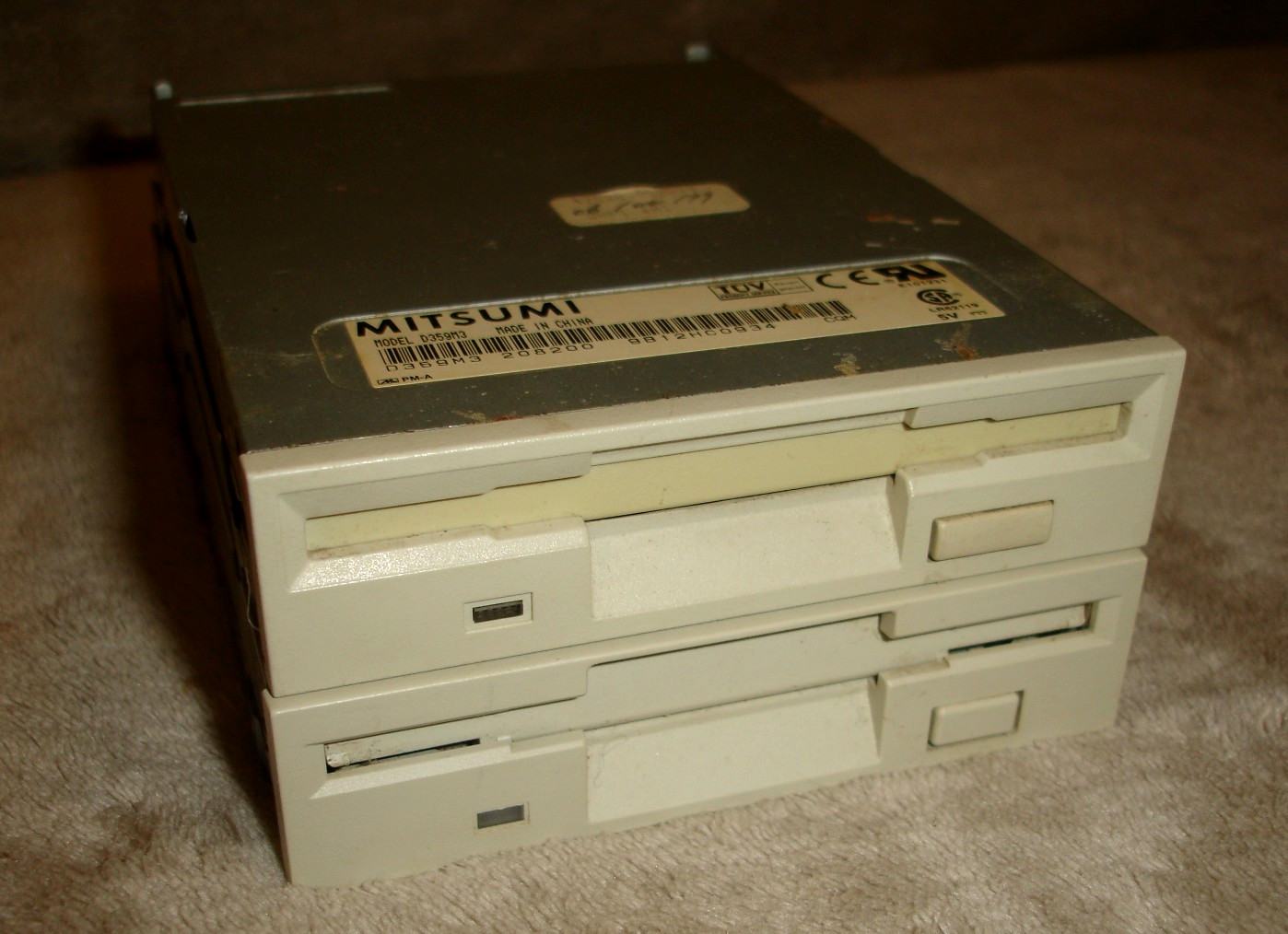 Lot of (2) Vintage 3.5" Floppy Drives 1.44MB TEAC FD-235HF and Mitsumi D359M3