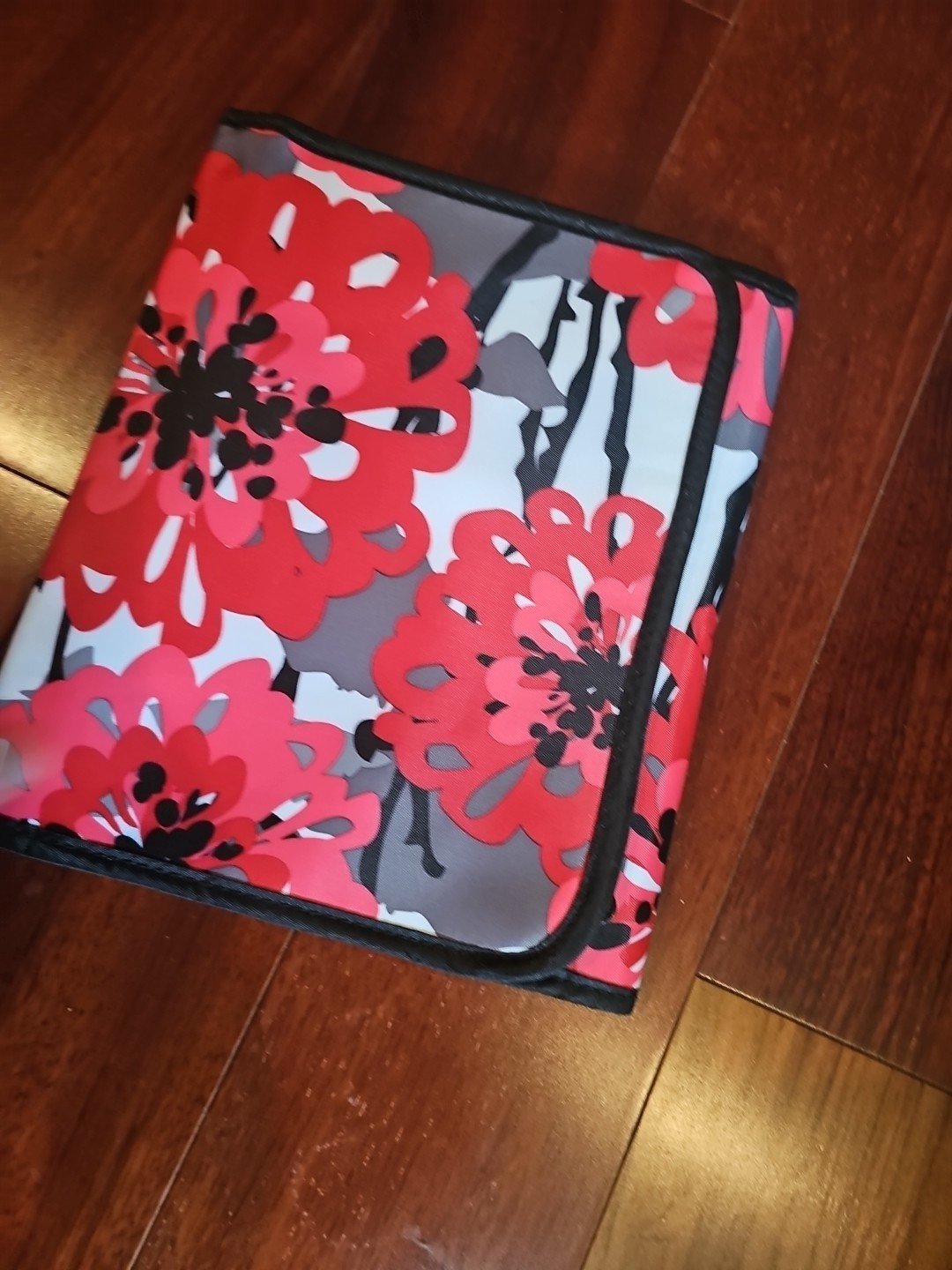 Thirty One Black RED Floral Tote a Tablet Case iPad 9x7 With Pockets & Paper