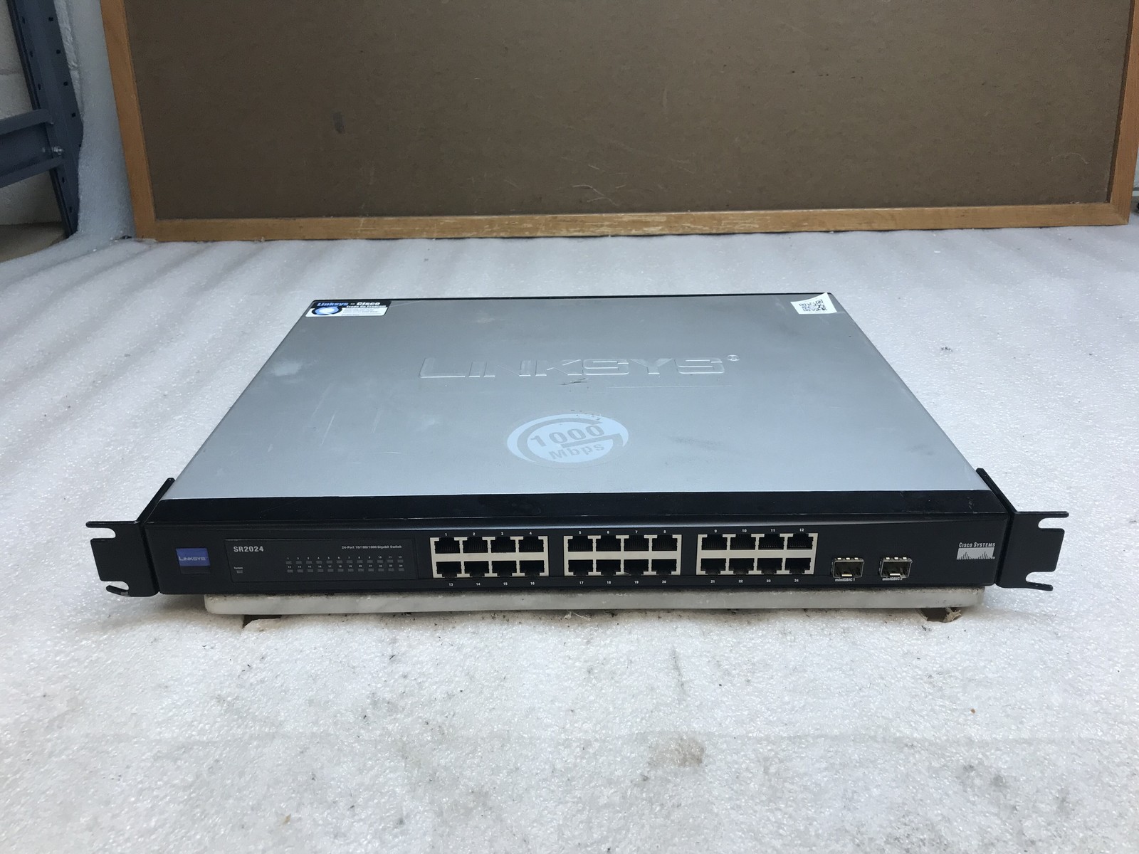 Linksys SR2024 24 Port 10/100/1000 Gigabit Ethernet Network Switch w Rack Ears
